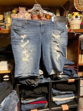 #308a size 22 torrid Distressed Blue Denim Bermuda Shorts